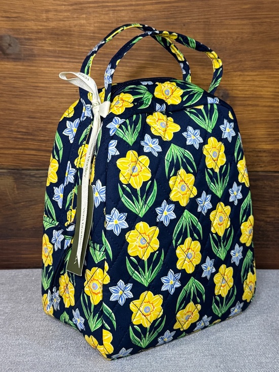 Vera Bradley Handbags - NWT Vera Bradley Daffodils Lunch Bag